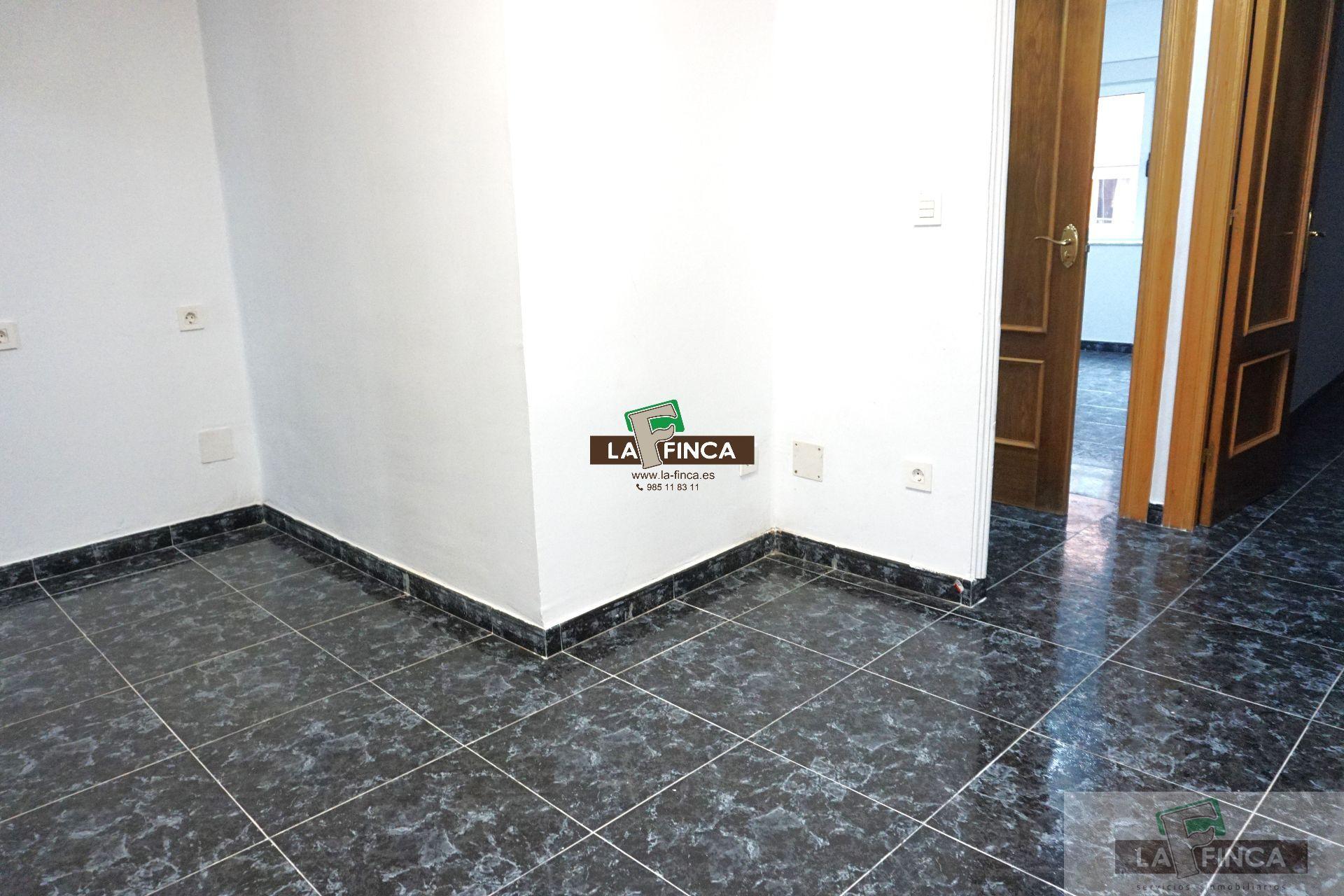 For sale of flat in Lugo de Llanera