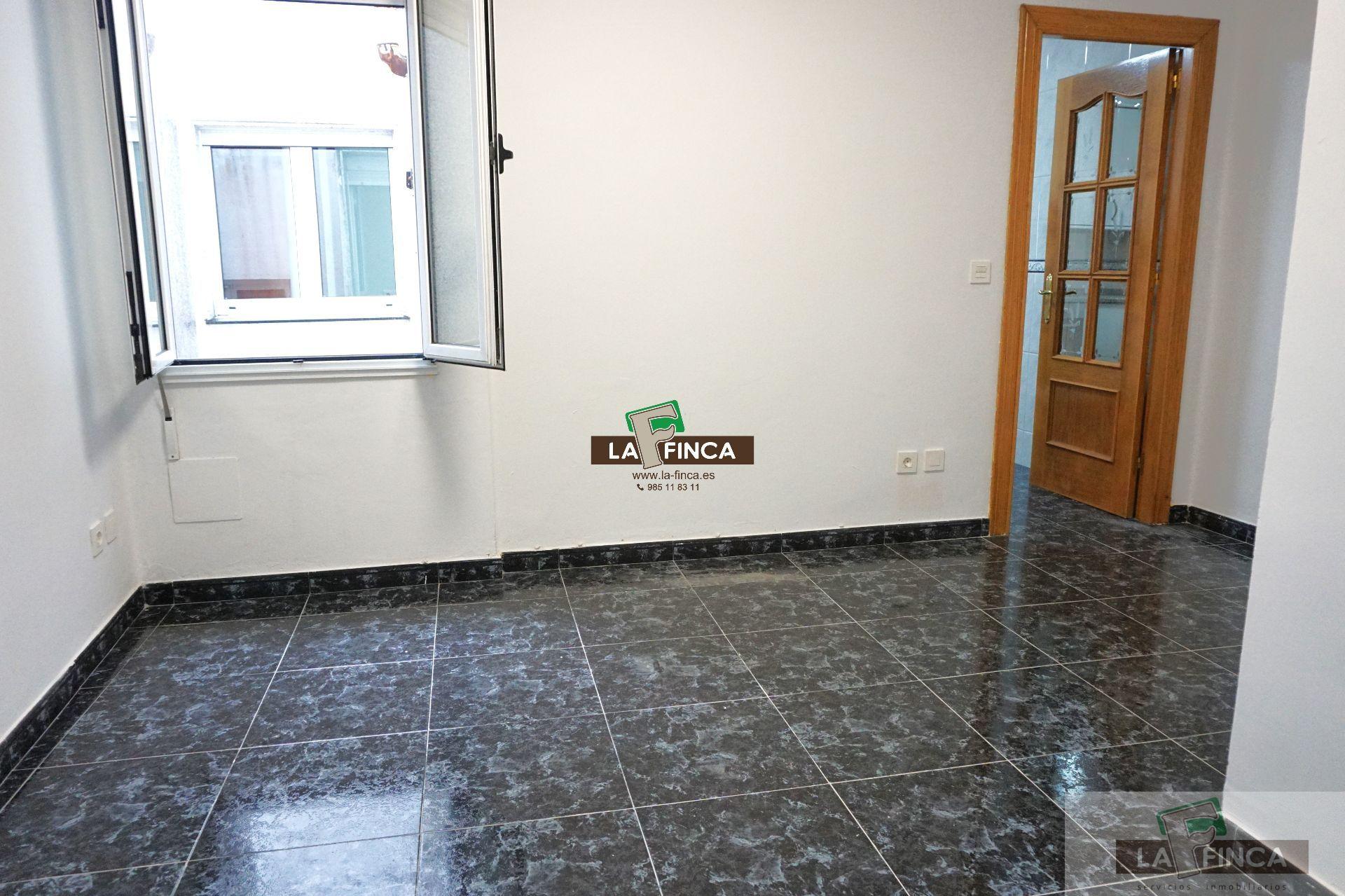 For sale of flat in Lugo de Llanera