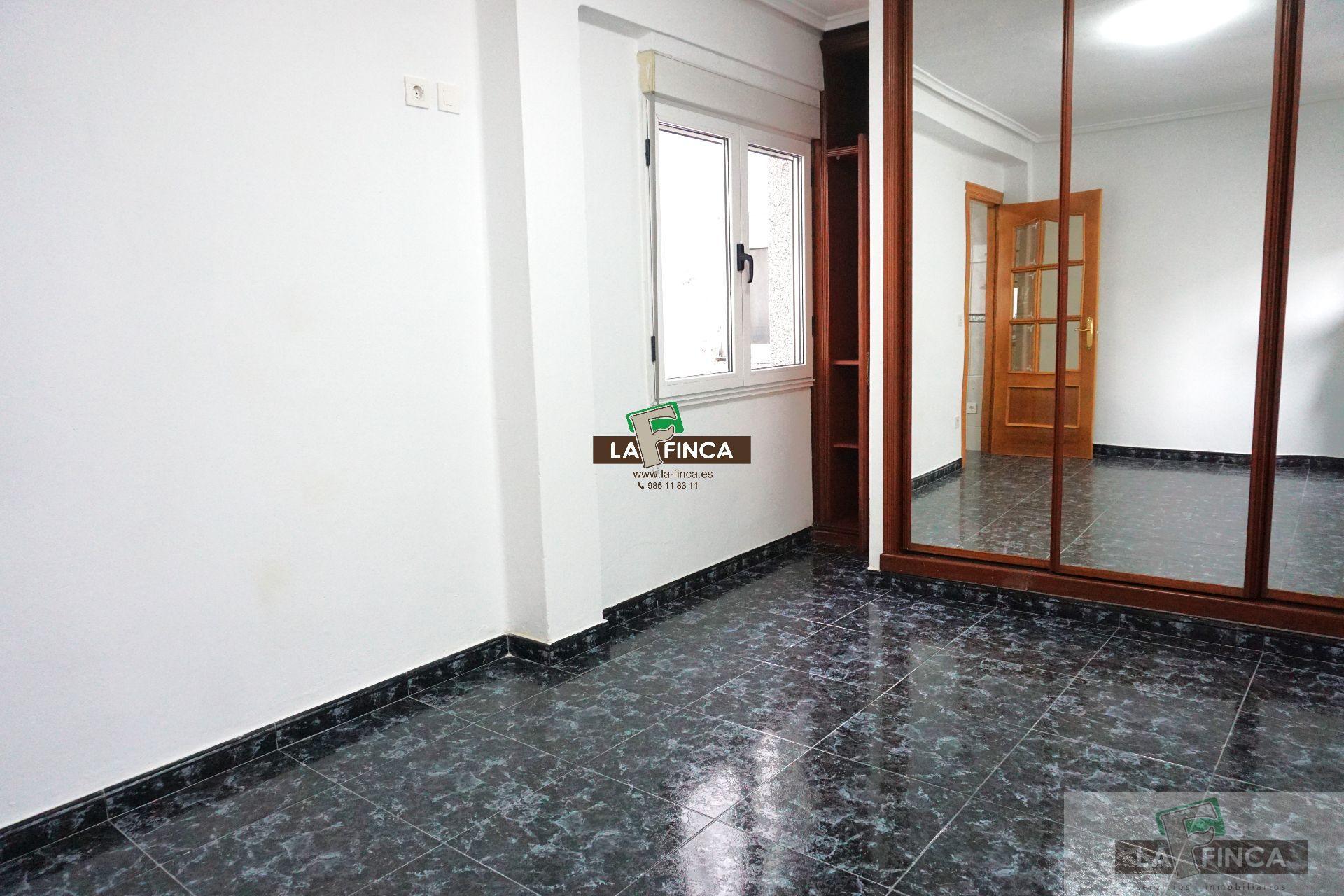 For sale of flat in Lugo de Llanera