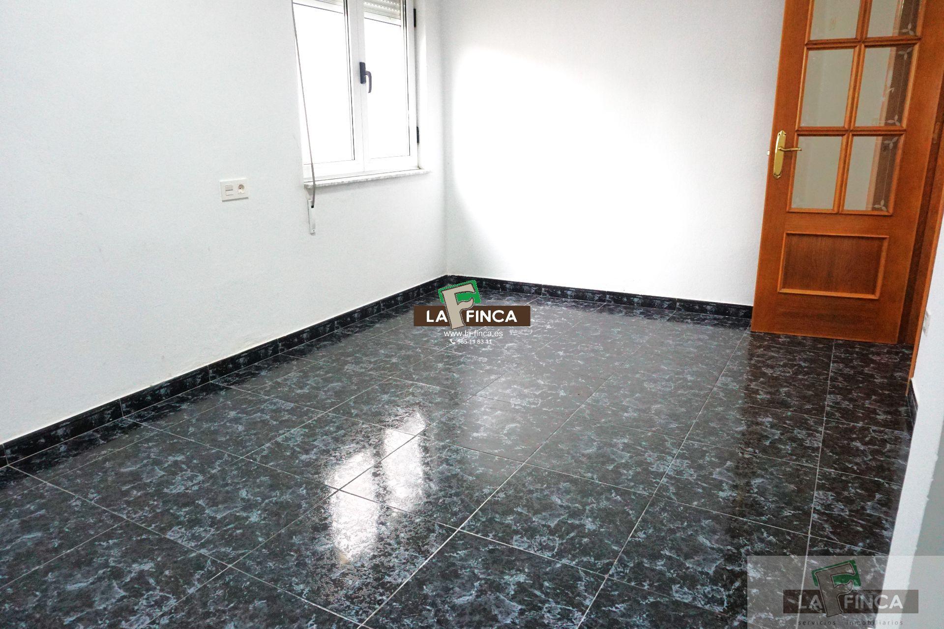 For sale of flat in Lugo de Llanera