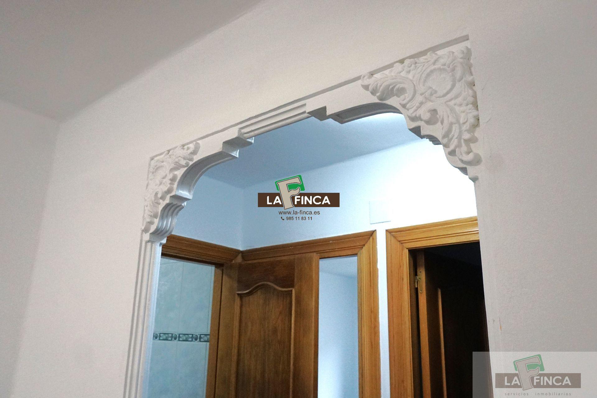 For sale of flat in Lugo de Llanera