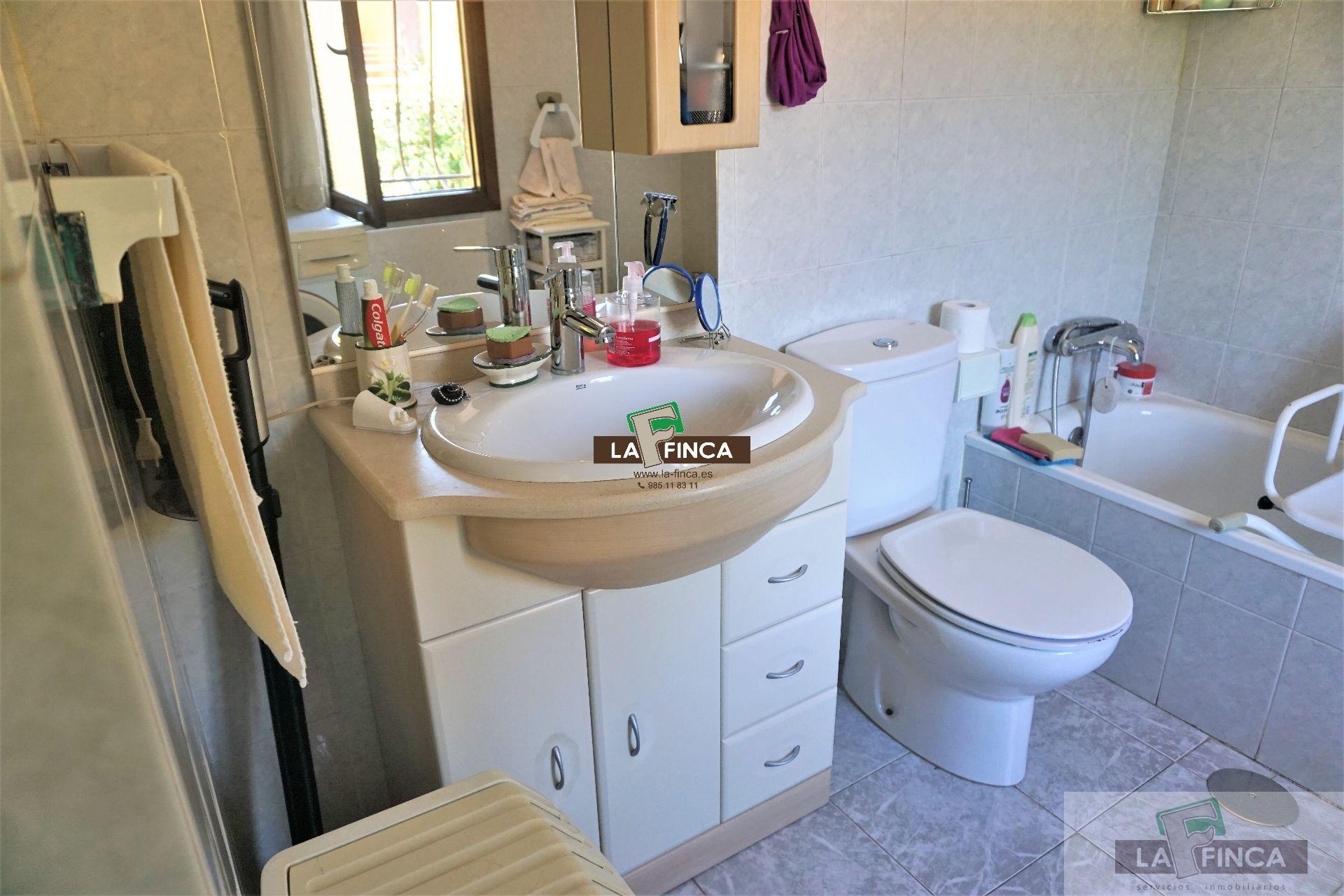 For sale of house in Oviedo