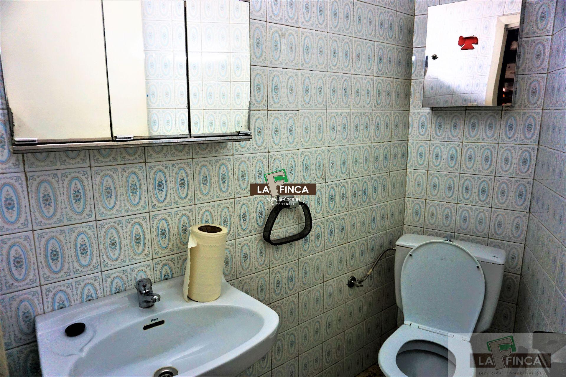 For sale of commercial in Oviedo