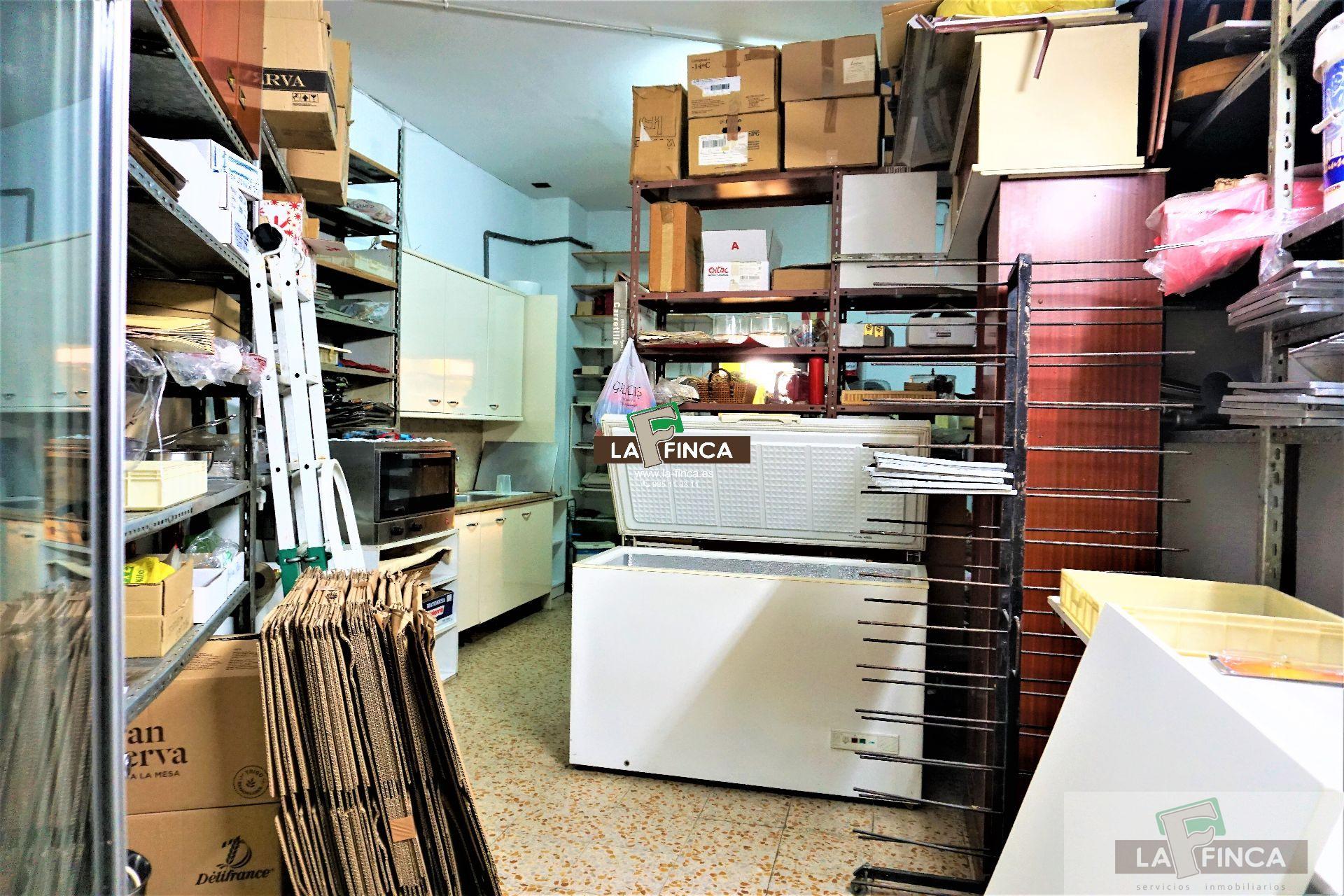For sale of commercial in Oviedo