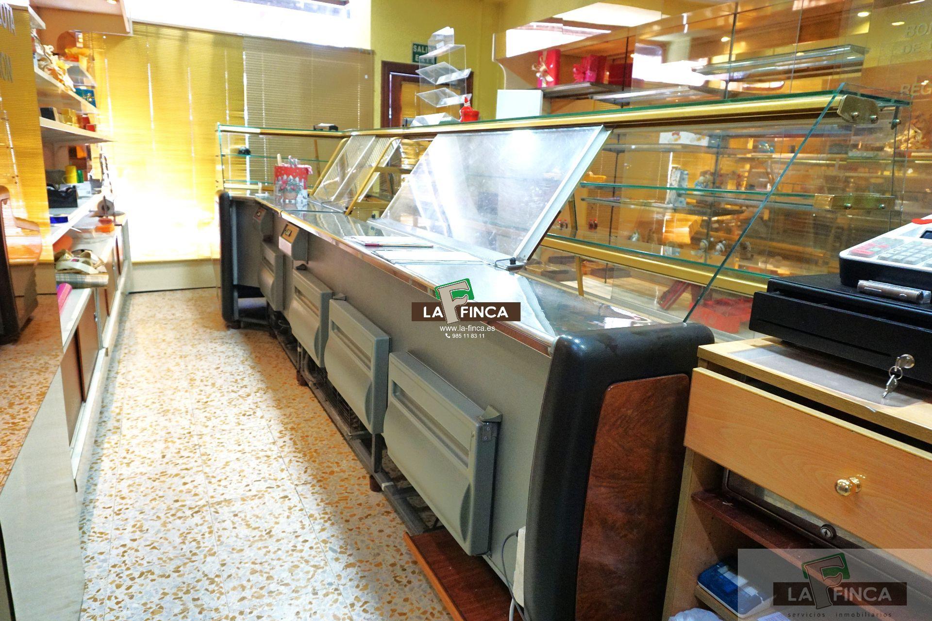 For sale of commercial in Oviedo