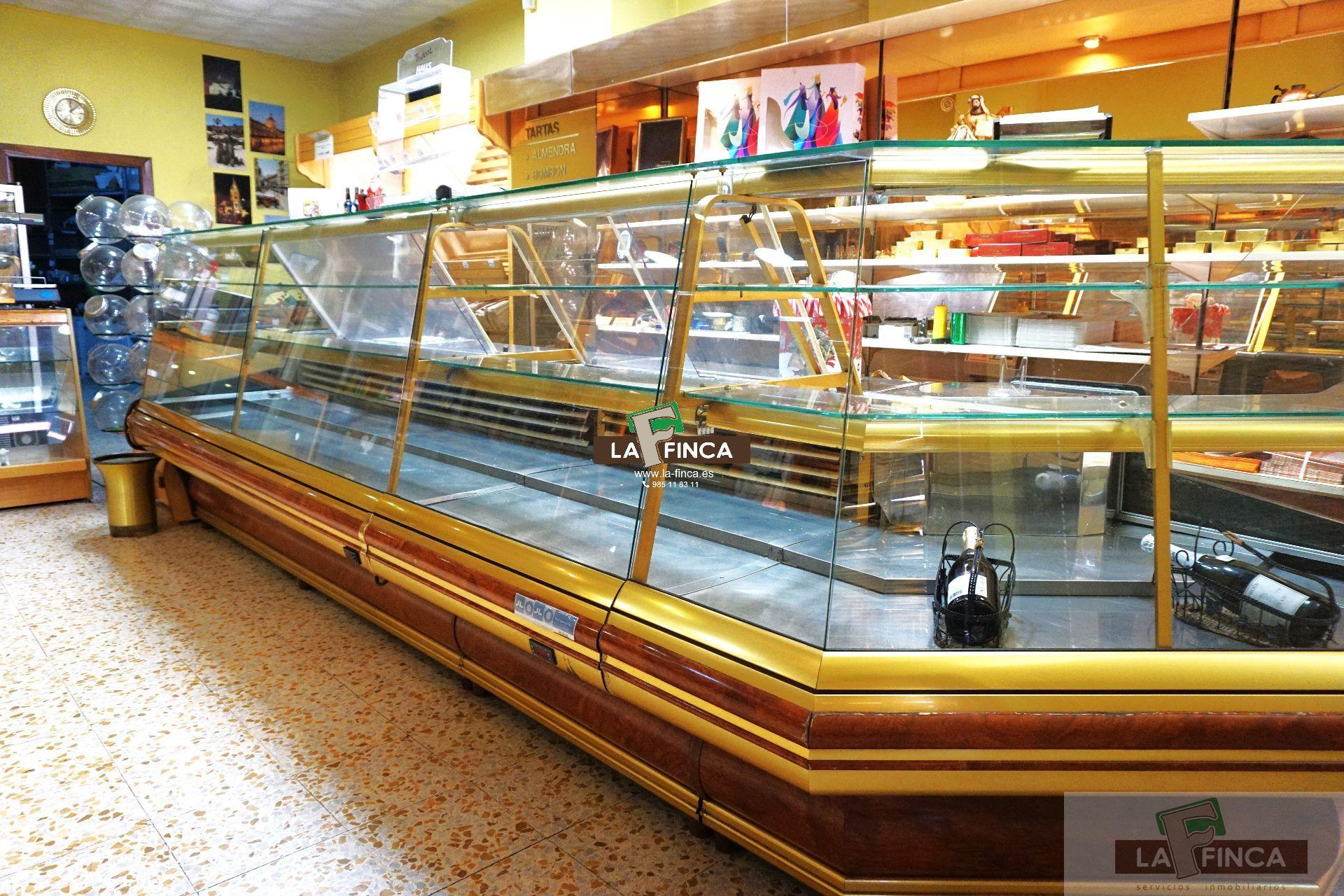 For sale of commercial in Oviedo