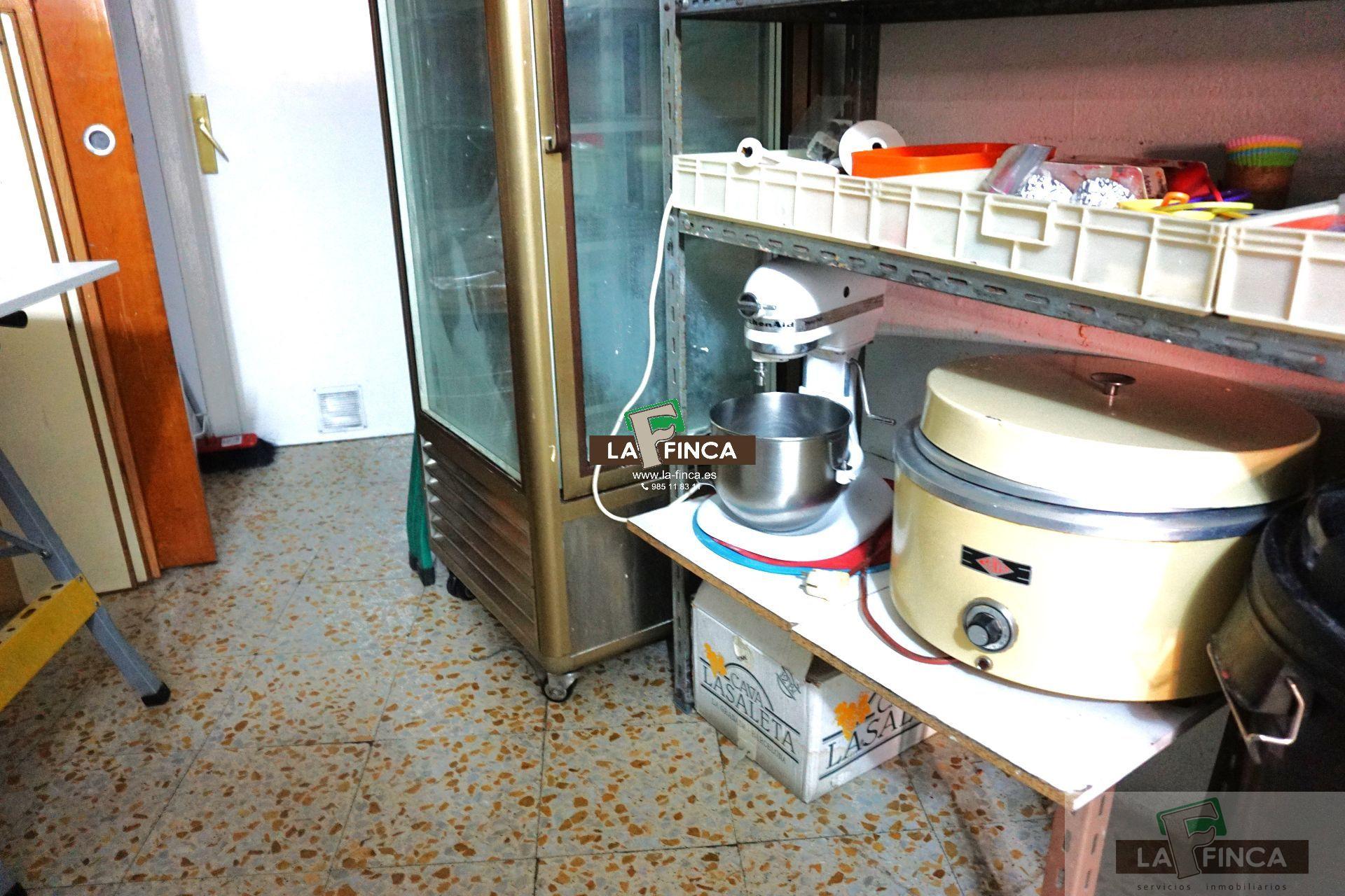 For sale of commercial in Oviedo