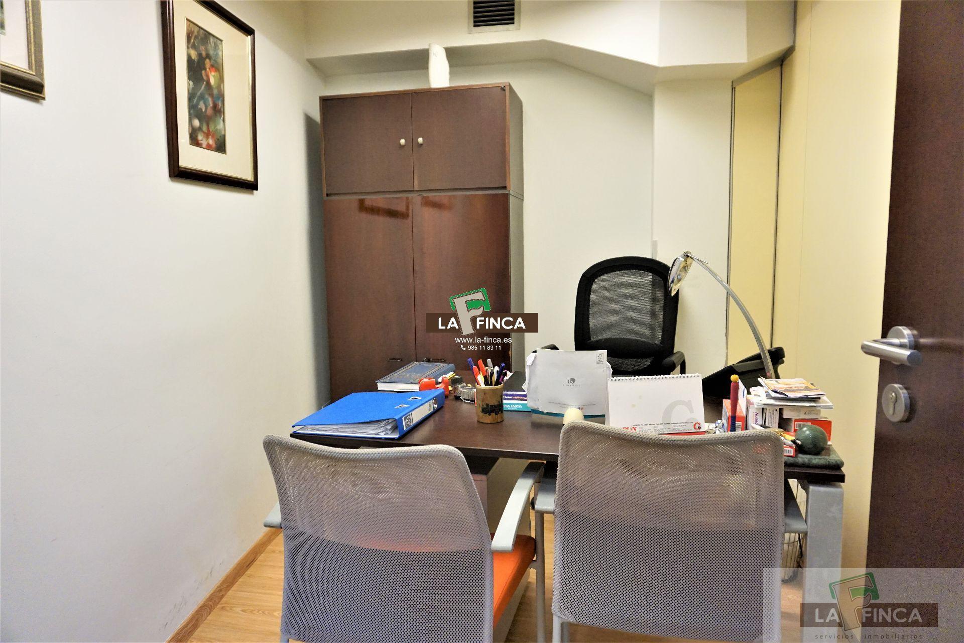 For sale of commercial in Oviedo