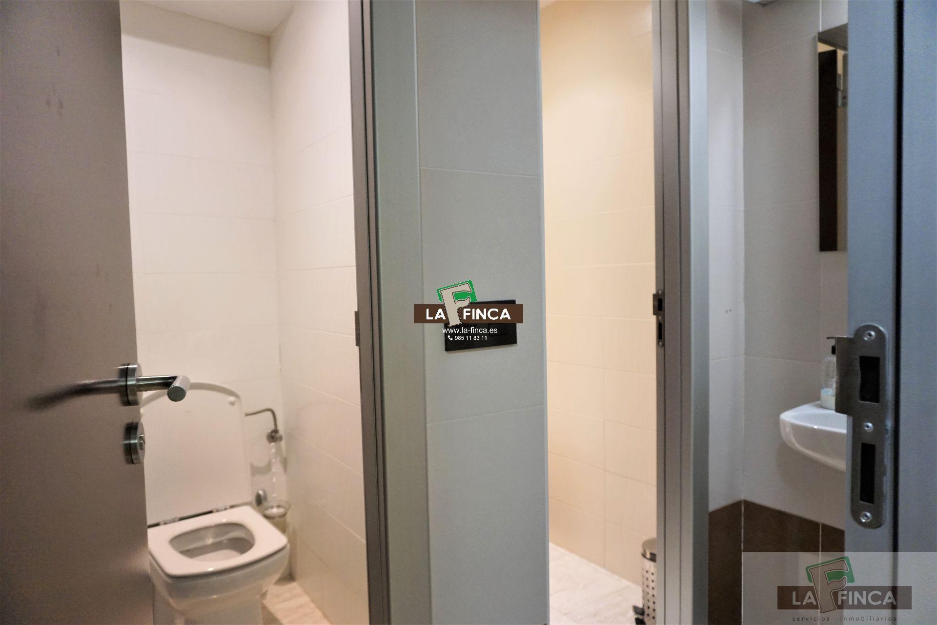 For sale of commercial in Oviedo