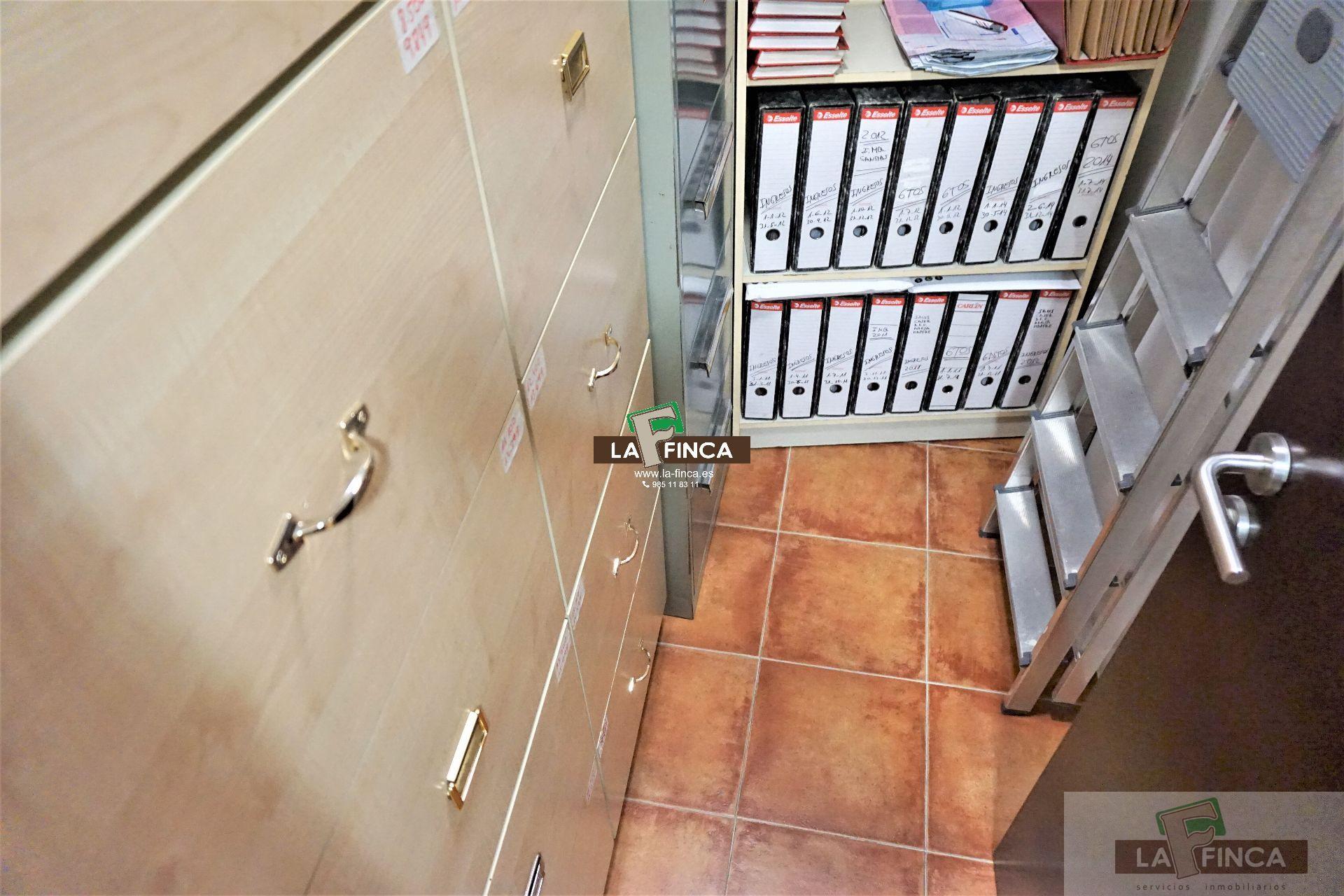 For sale of commercial in Oviedo