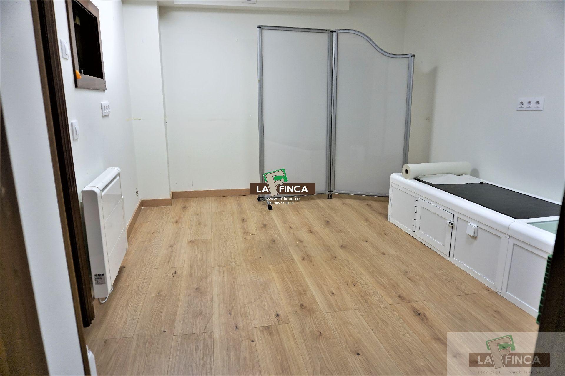 For sale of commercial in Oviedo