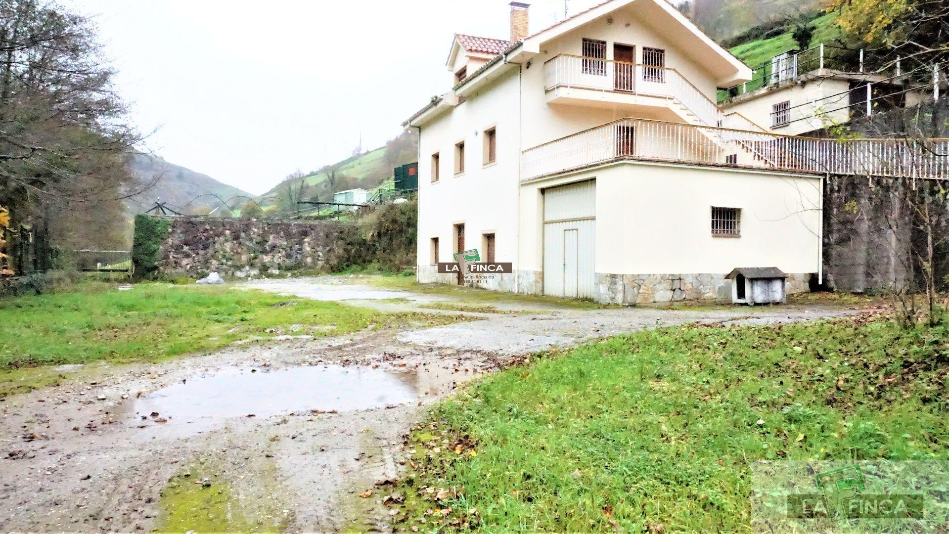 For sale of villa in Cangas del Narcea
