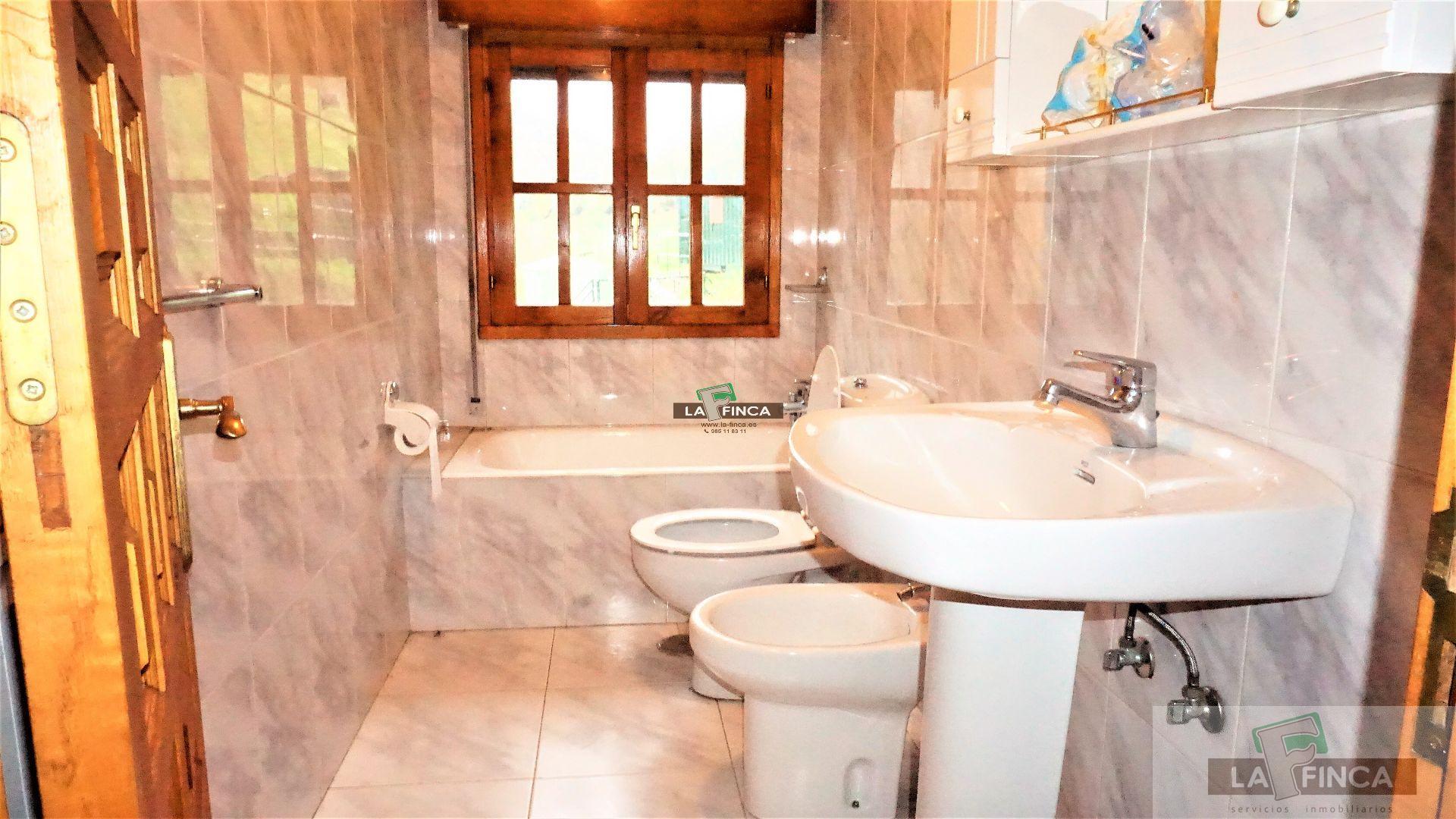 For sale of villa in Cangas del Narcea