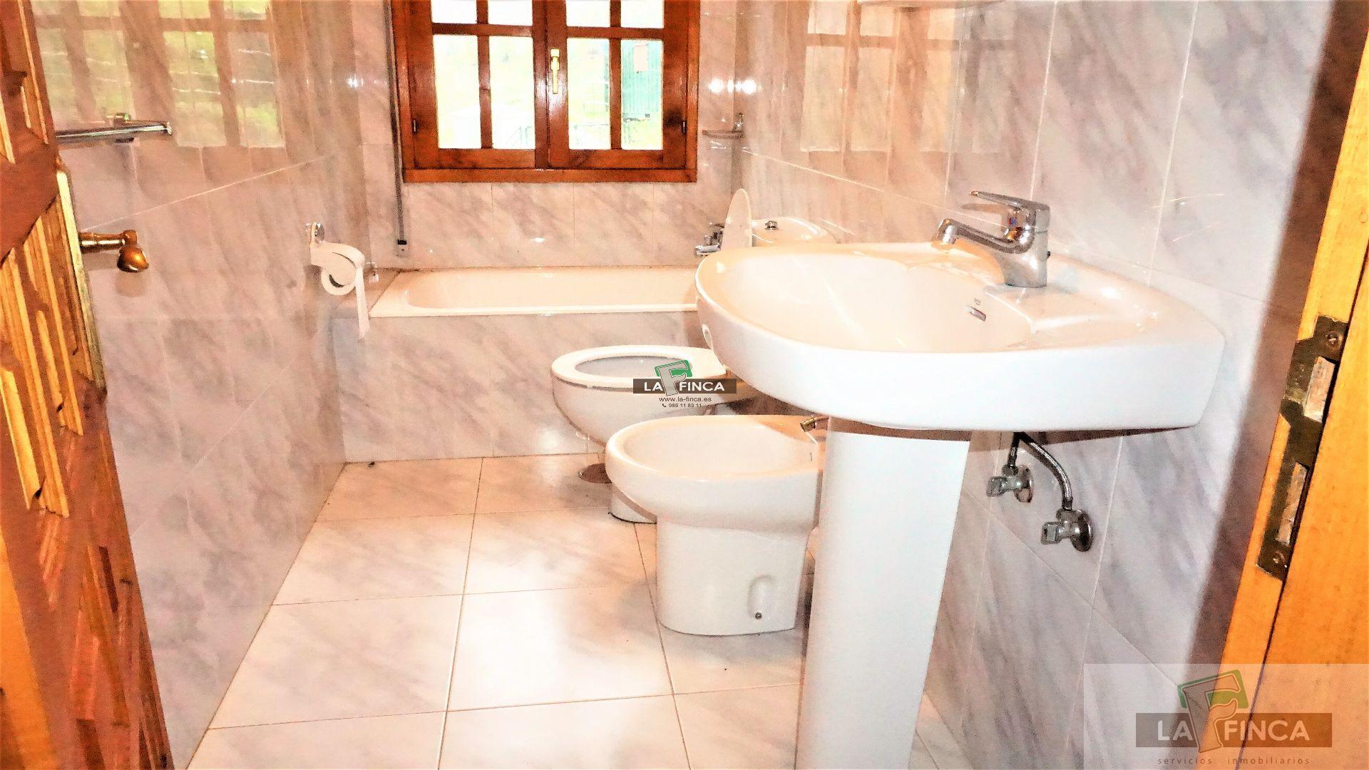 For sale of villa in Cangas del Narcea