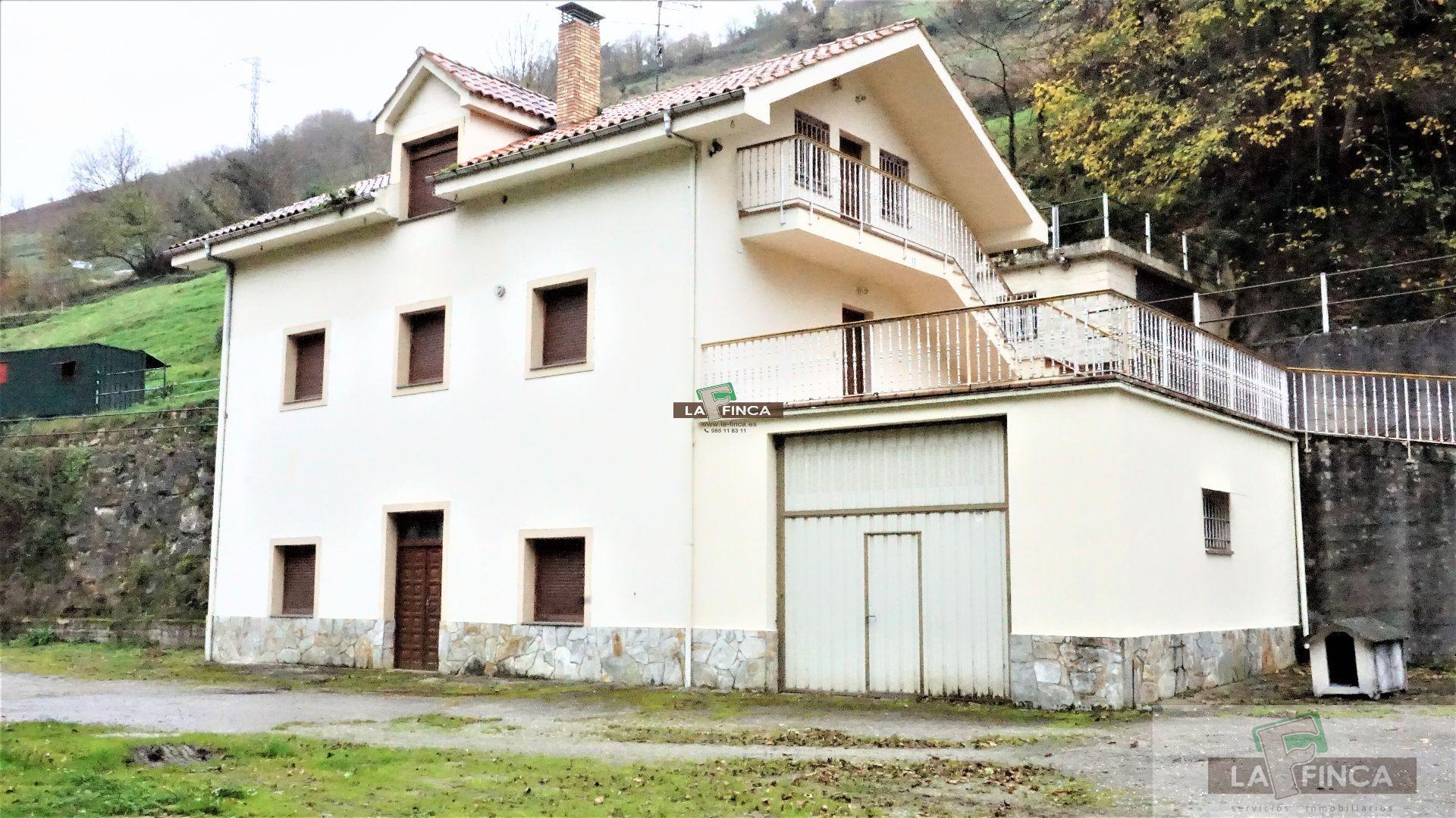 For sale of villa in Cangas del Narcea