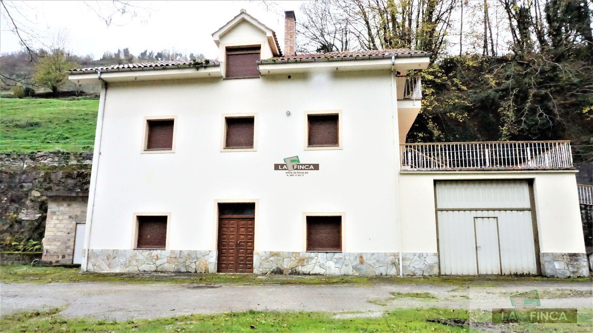 For sale of villa in Cangas del Narcea