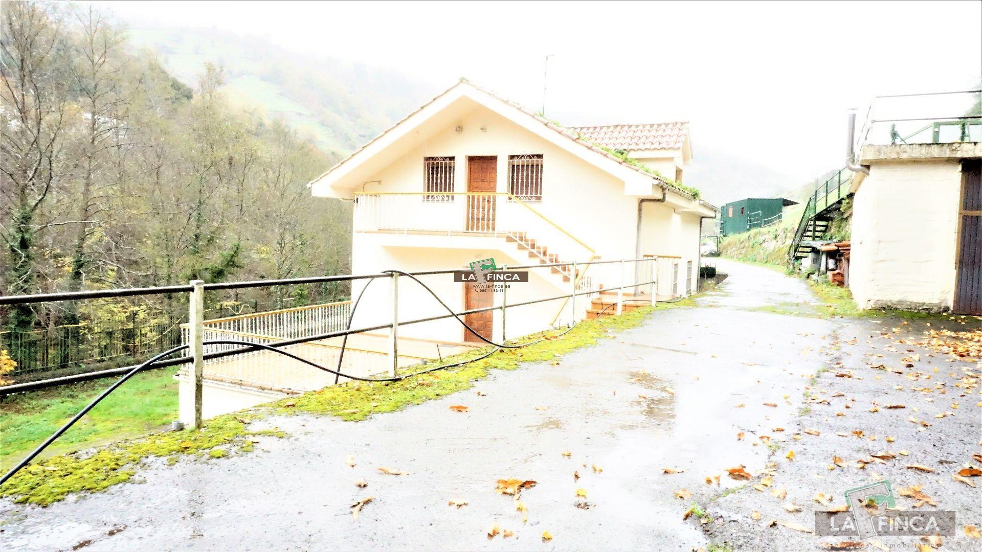 For sale of villa in Cangas del Narcea