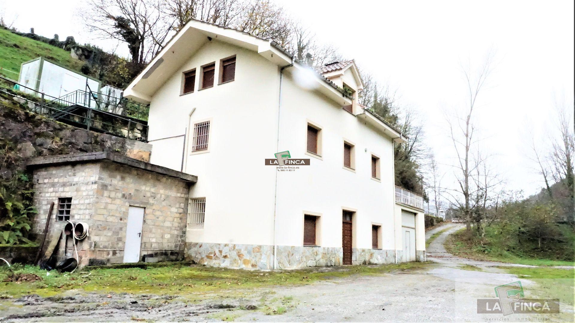For sale of villa in Cangas del Narcea