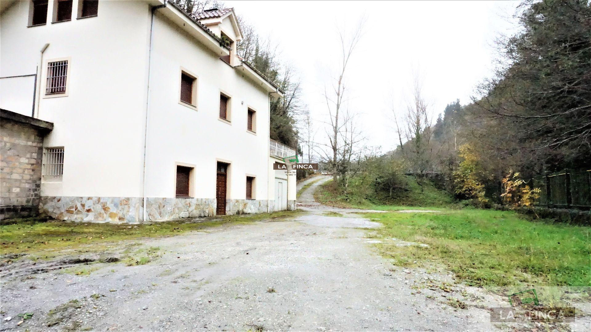 For sale of villa in Cangas del Narcea