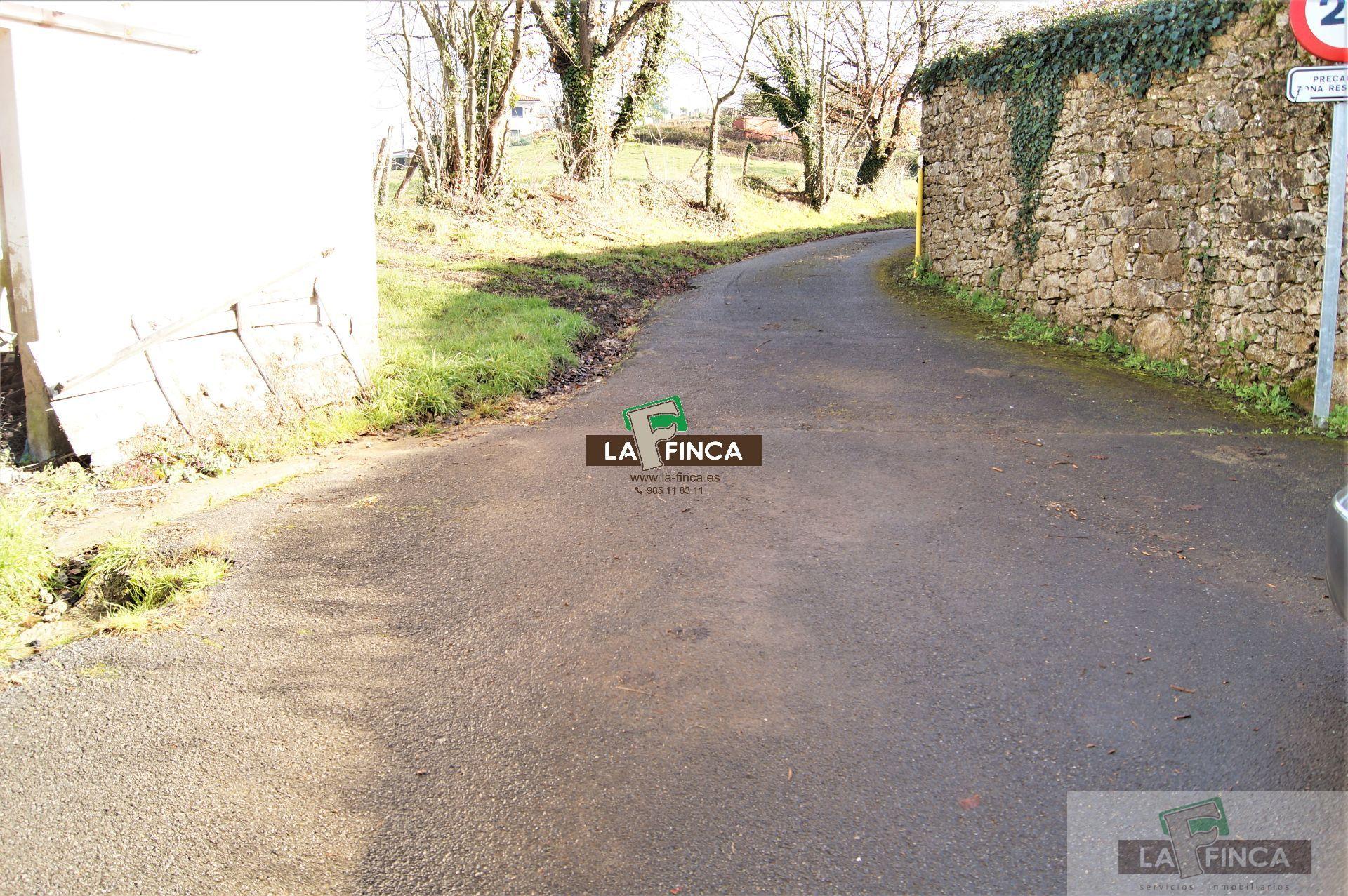 For sale of land in Llanera