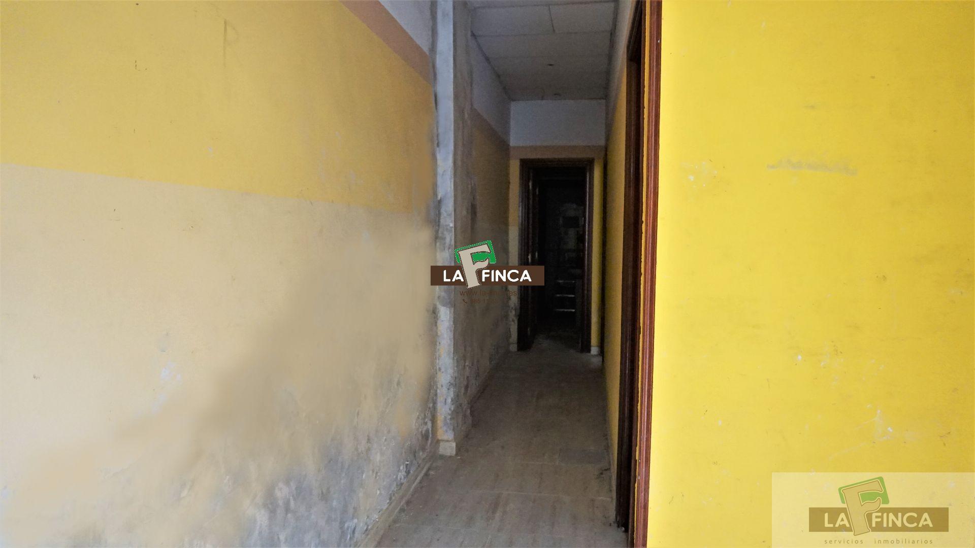 For sale of commercial in Oviedo