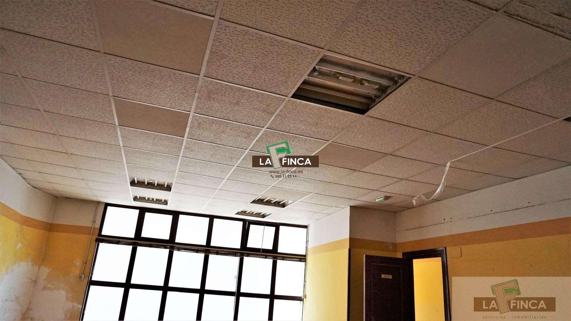 For sale of commercial in Oviedo