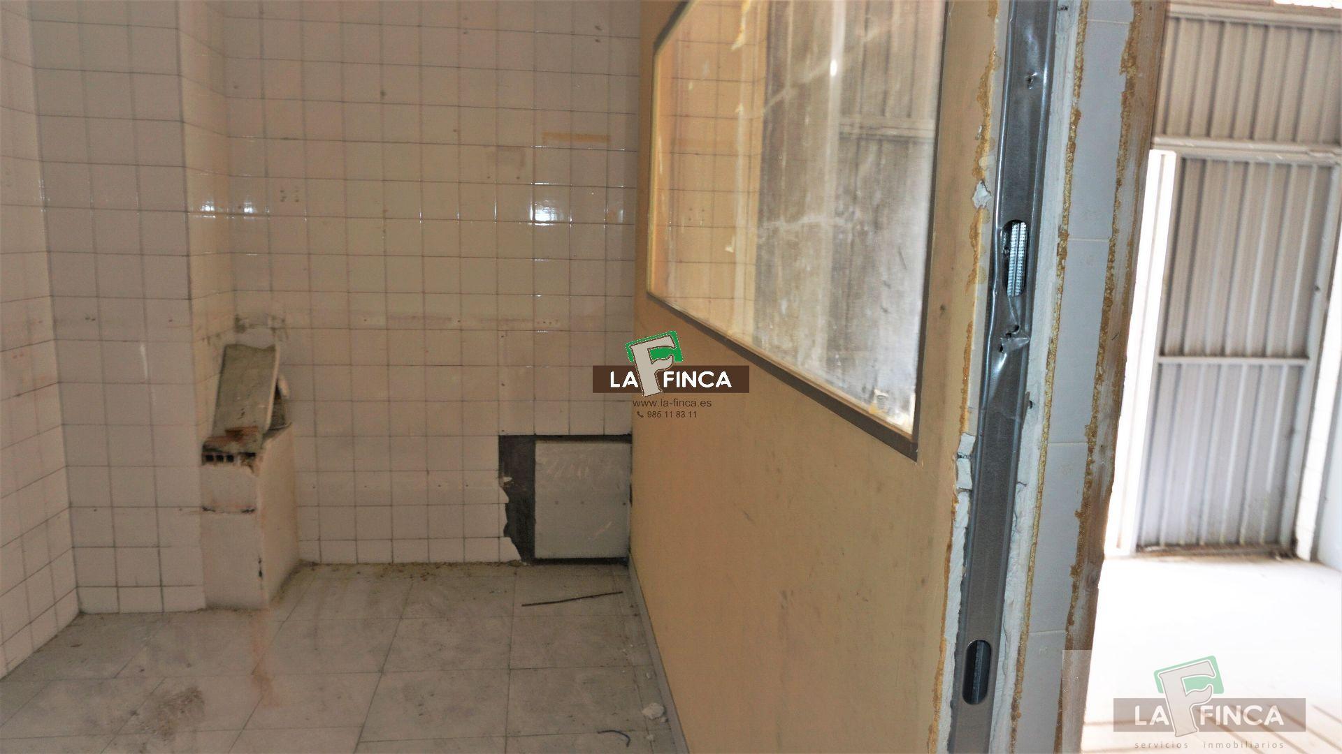 For sale of commercial in Oviedo