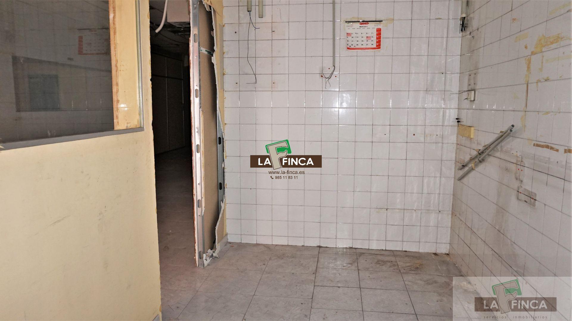 For sale of commercial in Oviedo