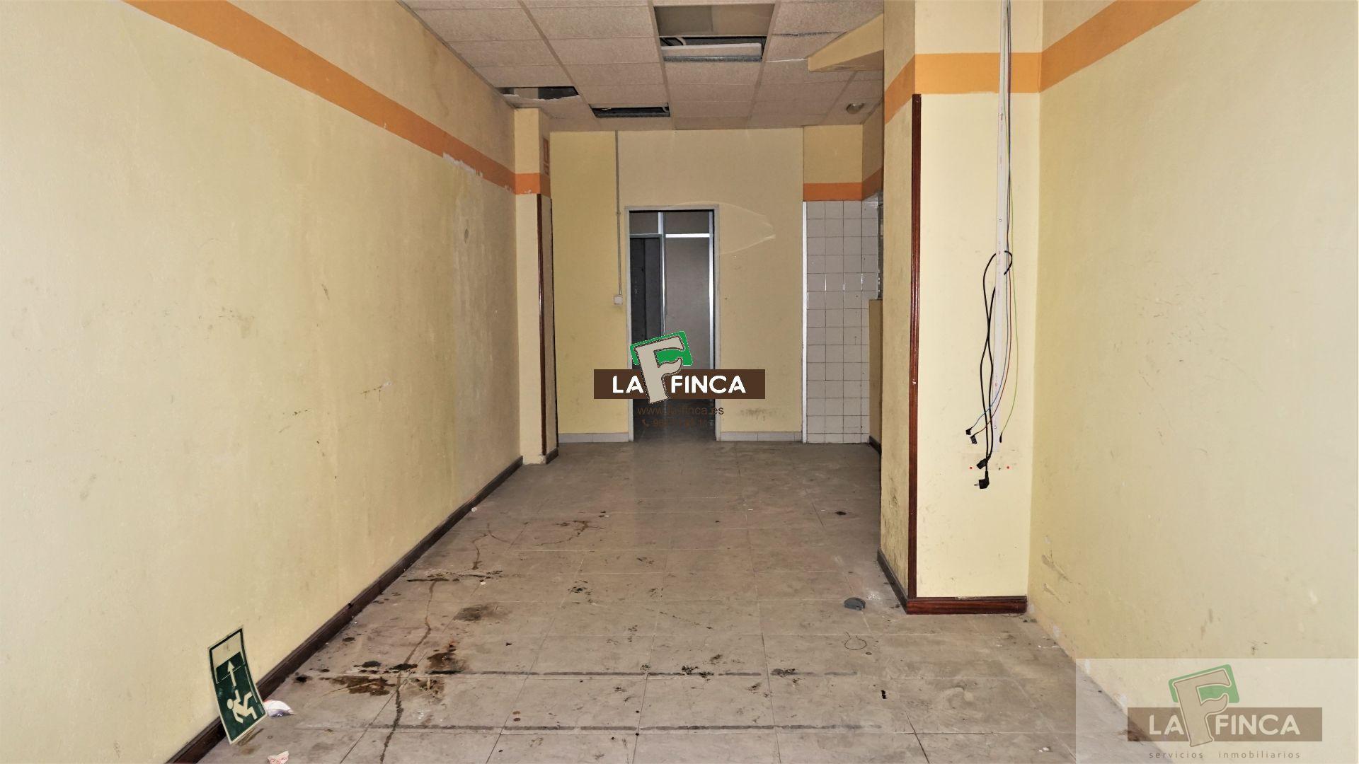 For sale of commercial in Oviedo