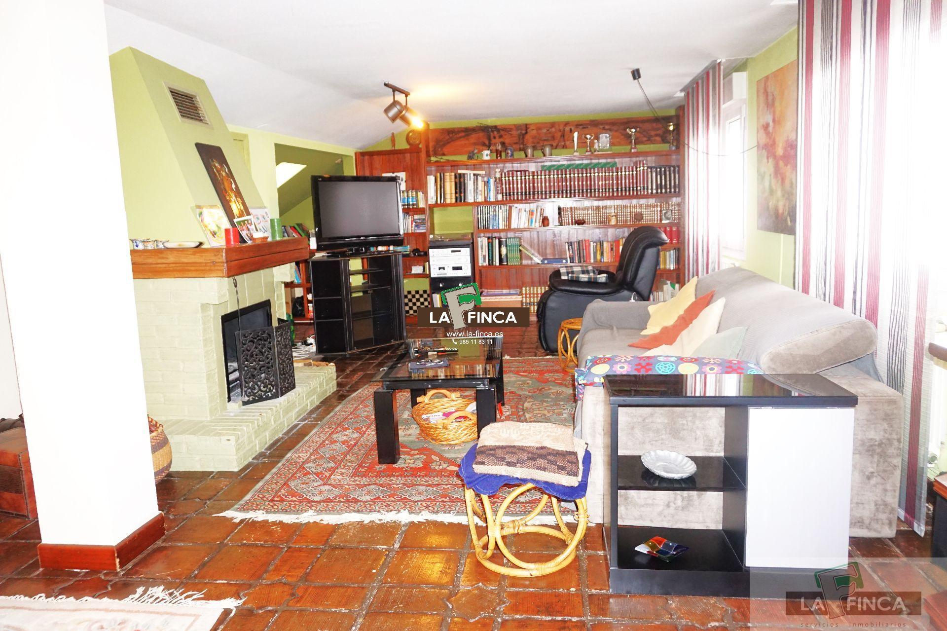 For sale of penthouse in Oviedo
