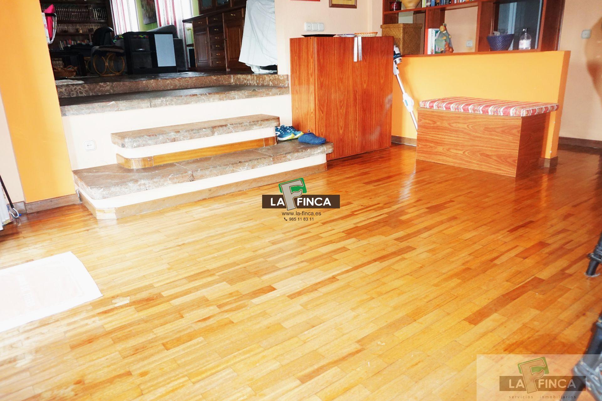 For sale of penthouse in Oviedo