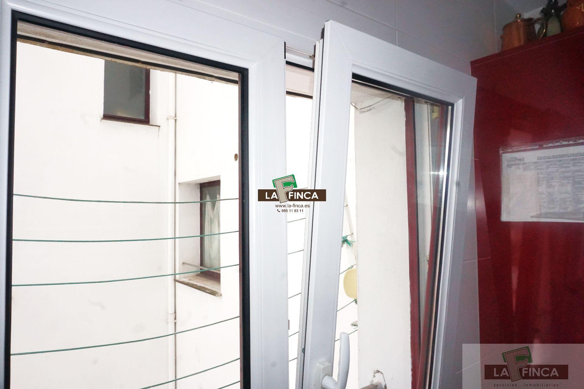 For sale of penthouse in Oviedo