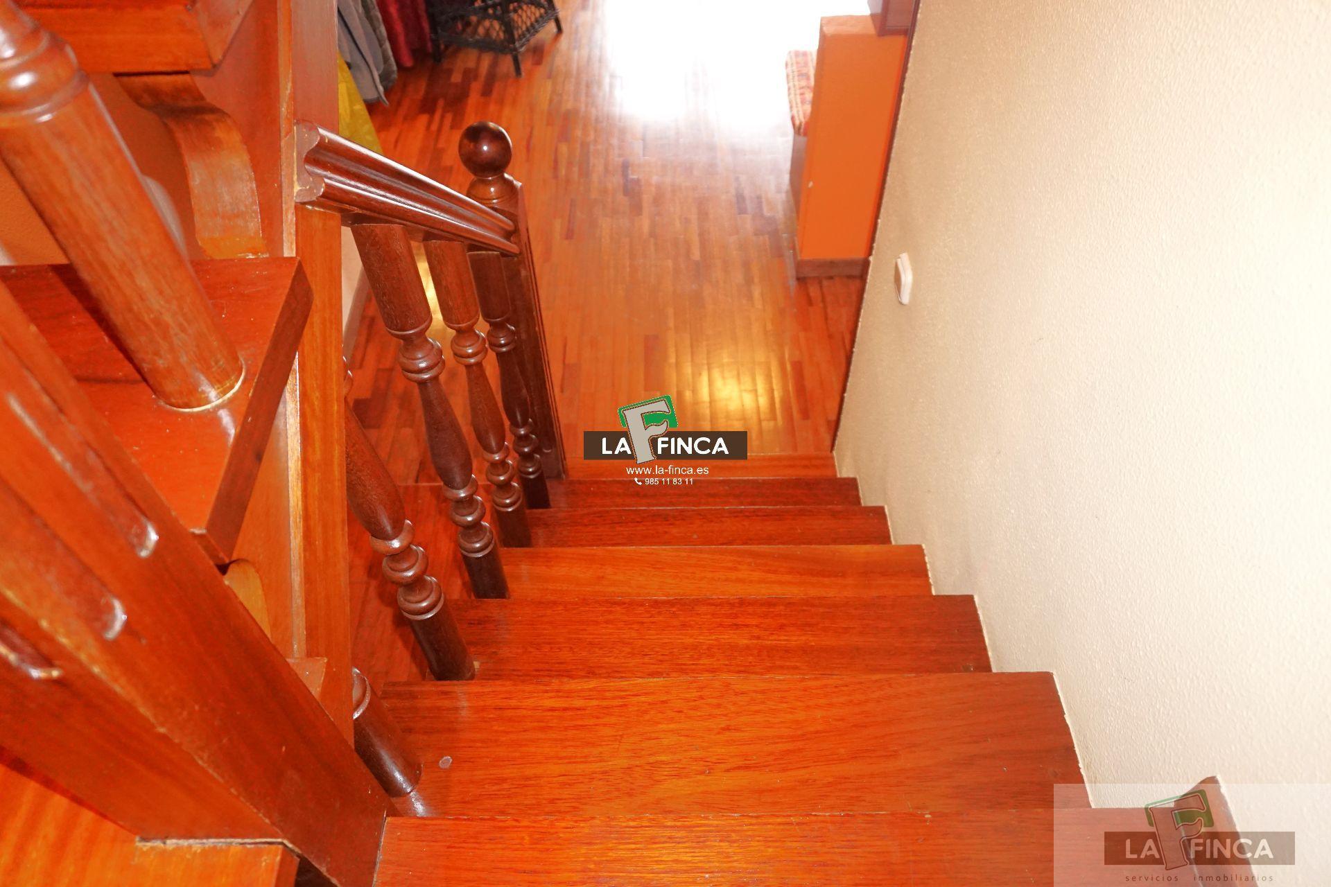 For sale of penthouse in Oviedo