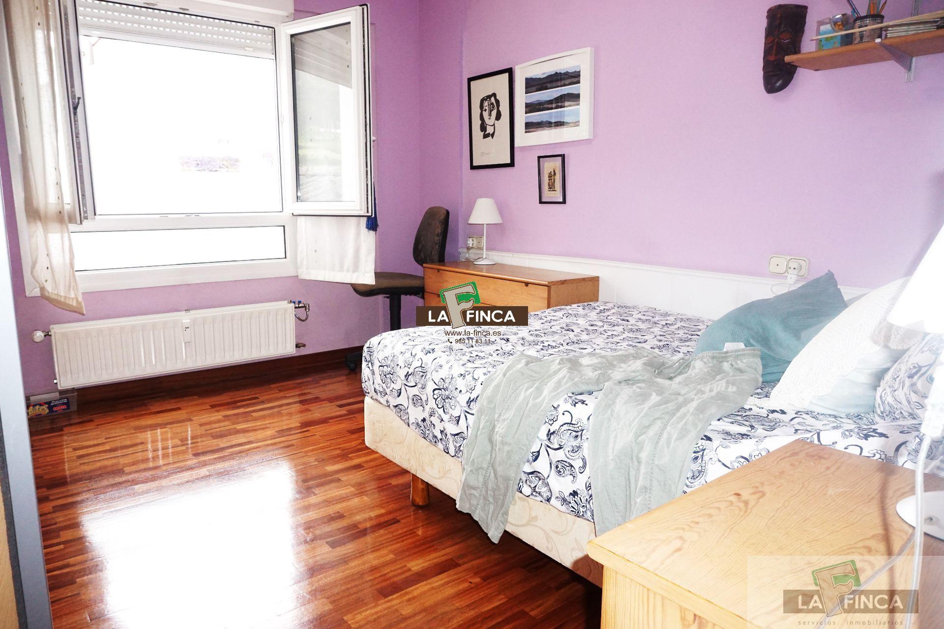 For sale of penthouse in Oviedo