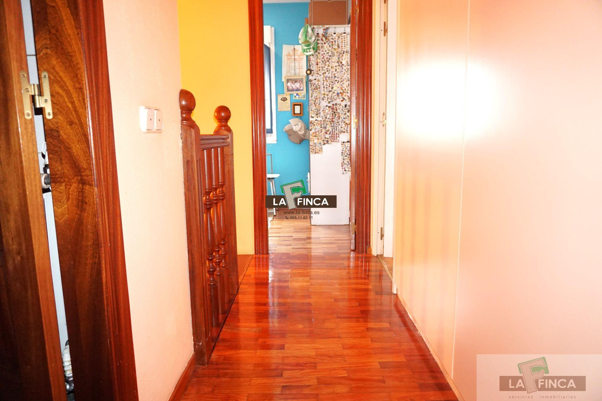 For sale of penthouse in Oviedo