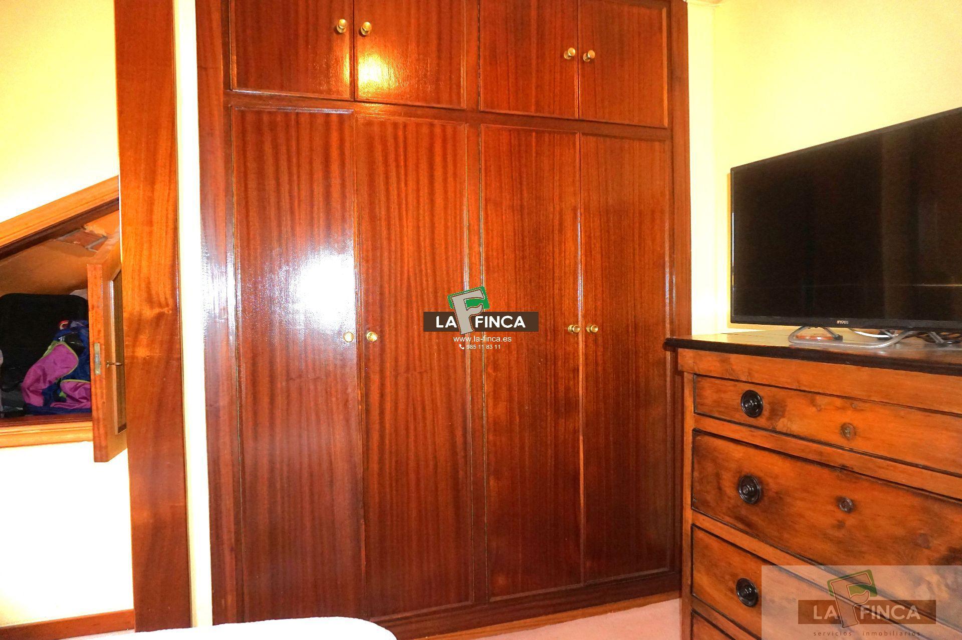 For sale of penthouse in Oviedo