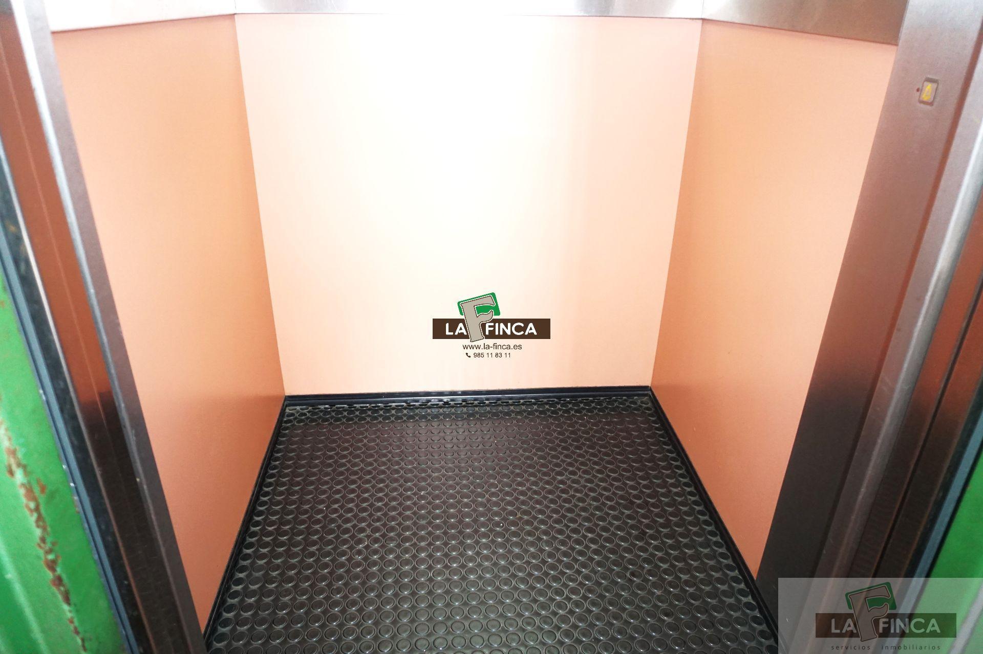 For sale of penthouse in Oviedo