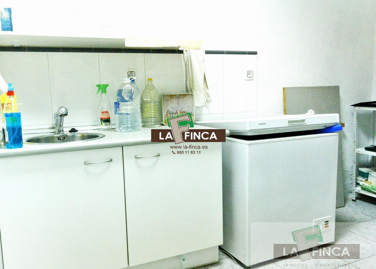 For sale of commercial in Oviedo