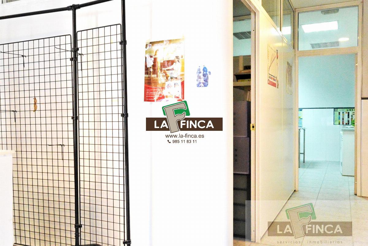 For sale of commercial in Oviedo