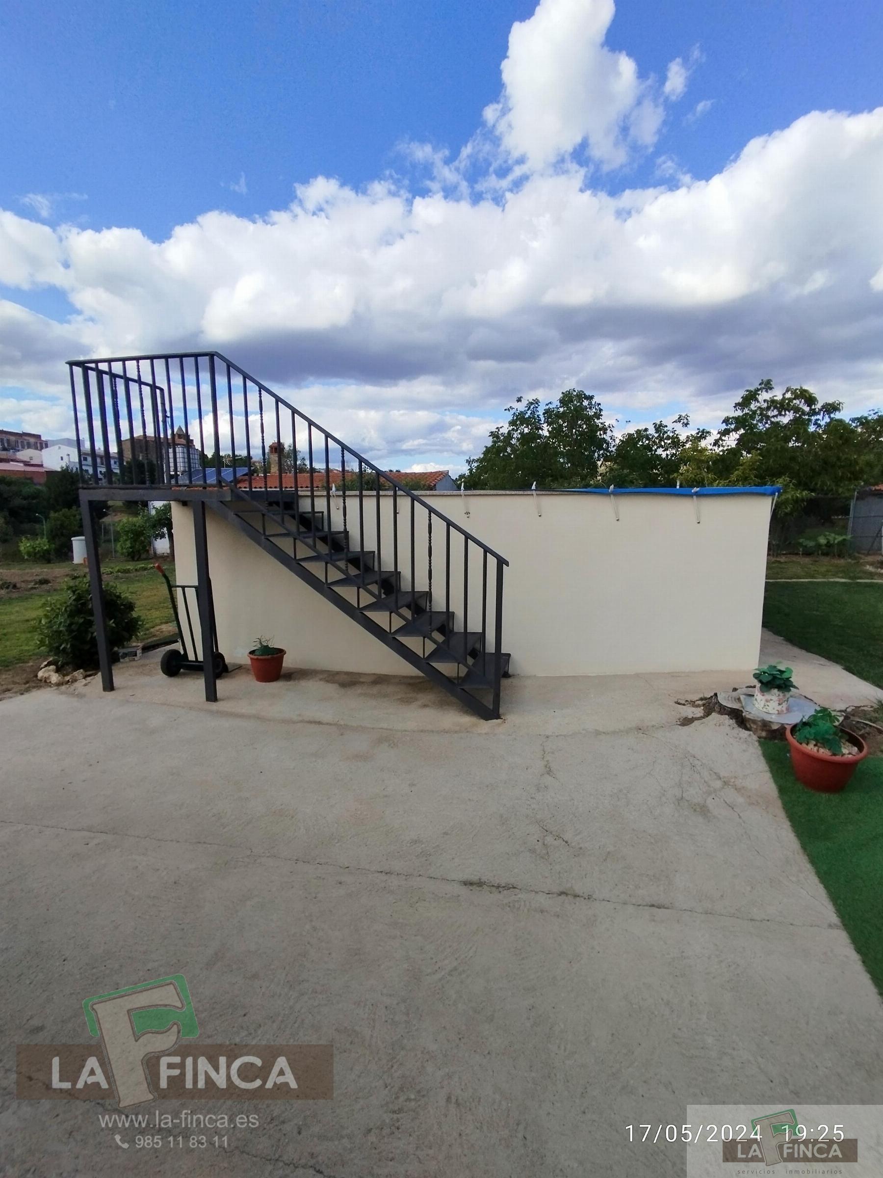 For sale of house in Garciaz
