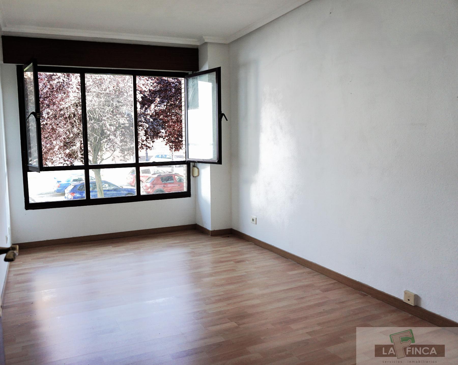 For sale of office in Oviedo