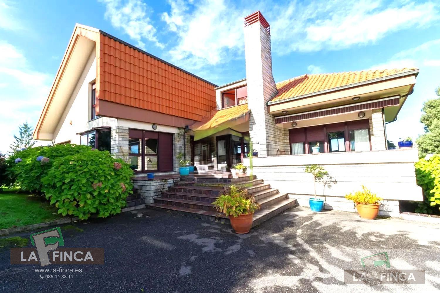 For sale of house in Oviedo