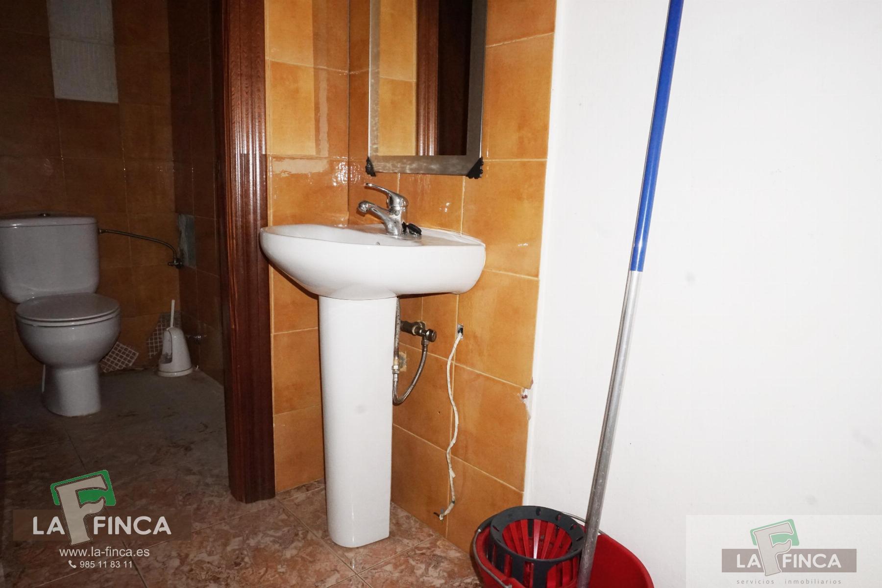 Venta de local comercial en Oviedo