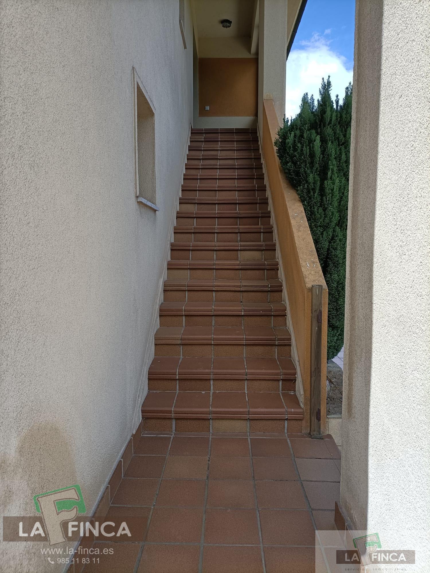 For sale of chalet in Oviedo