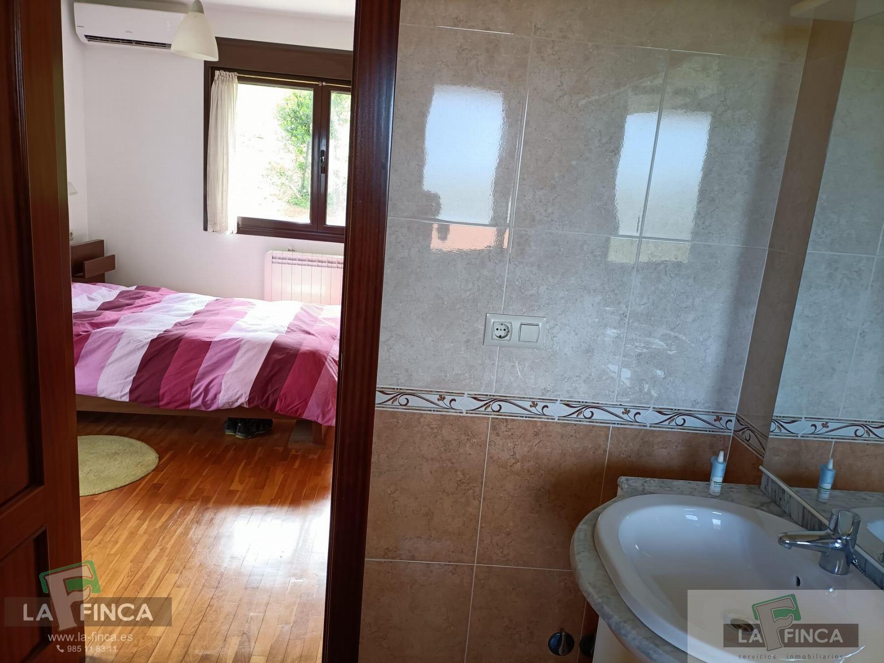For sale of chalet in Oviedo