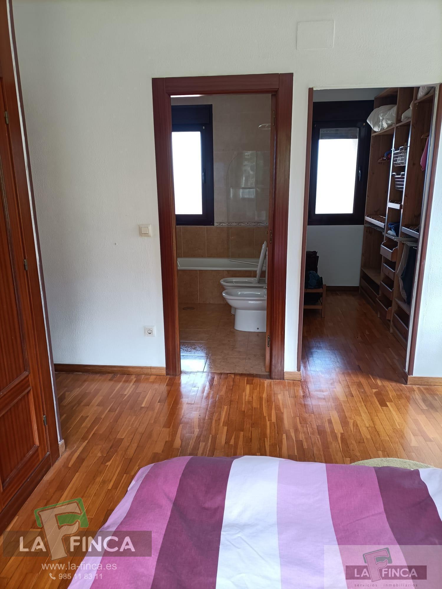 For sale of chalet in Oviedo