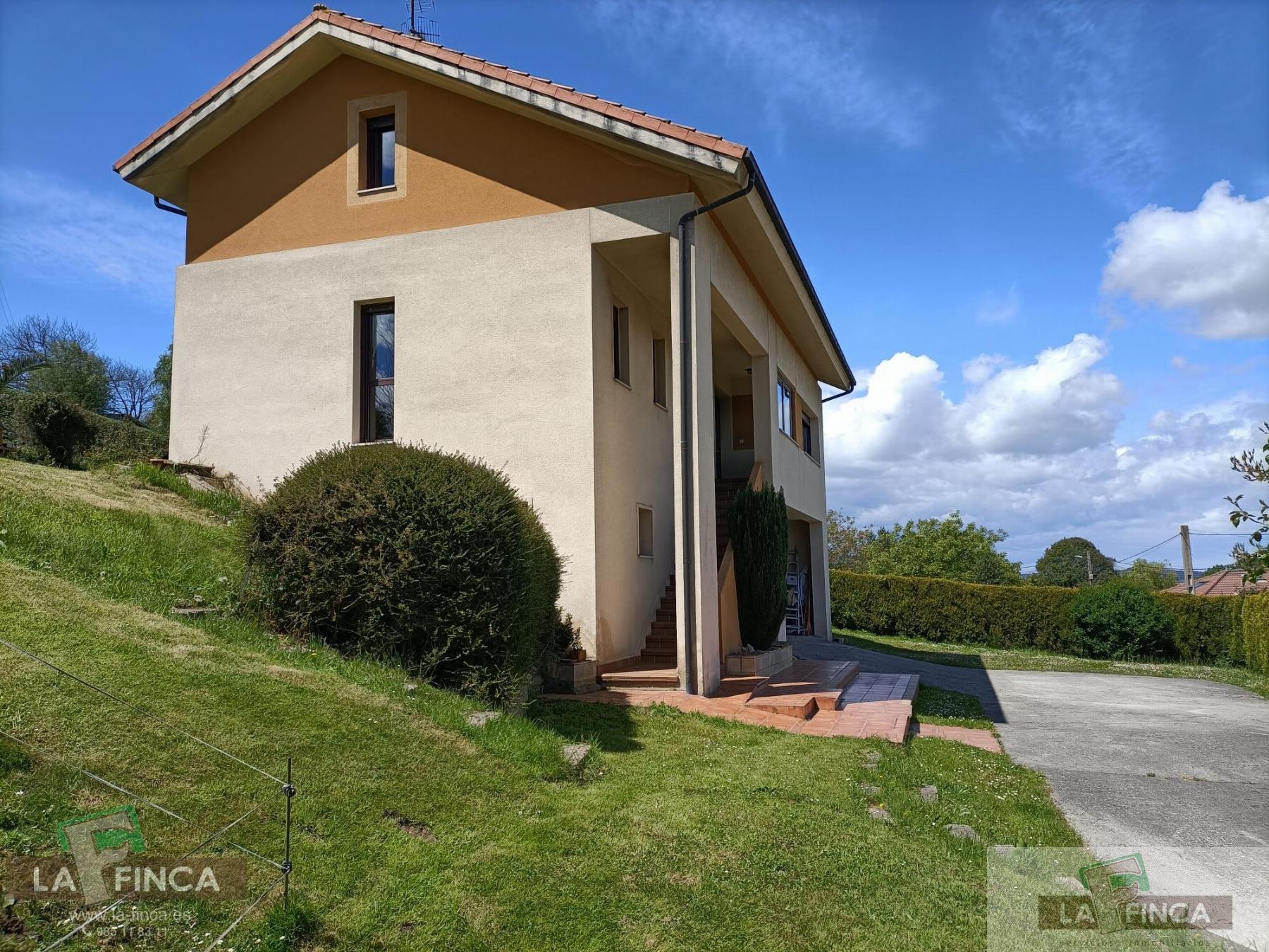 For sale of chalet in Oviedo