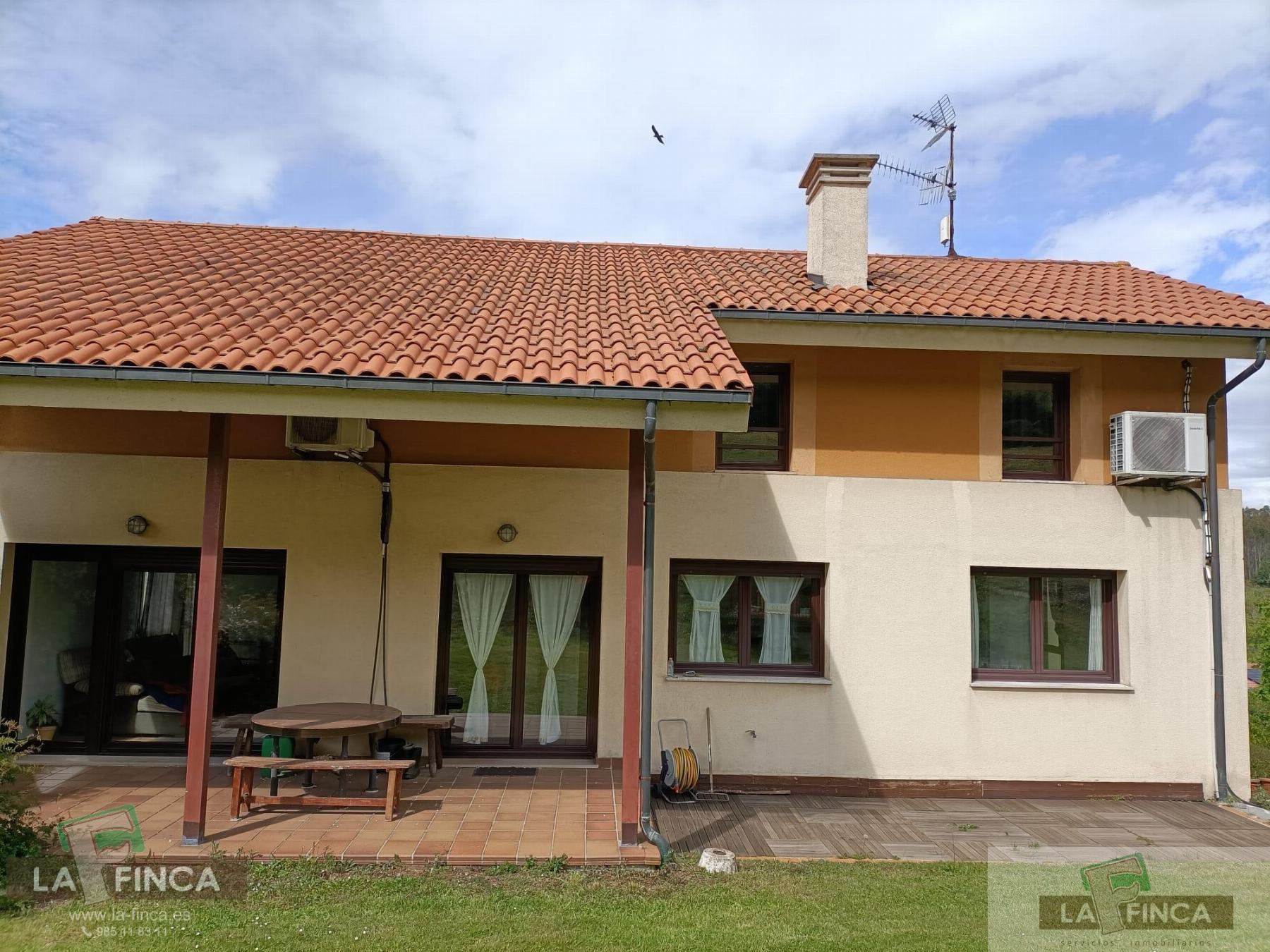 For sale of chalet in Oviedo