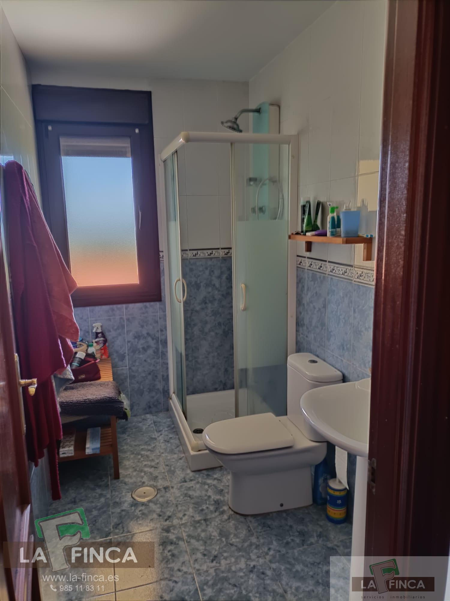 For sale of chalet in Oviedo