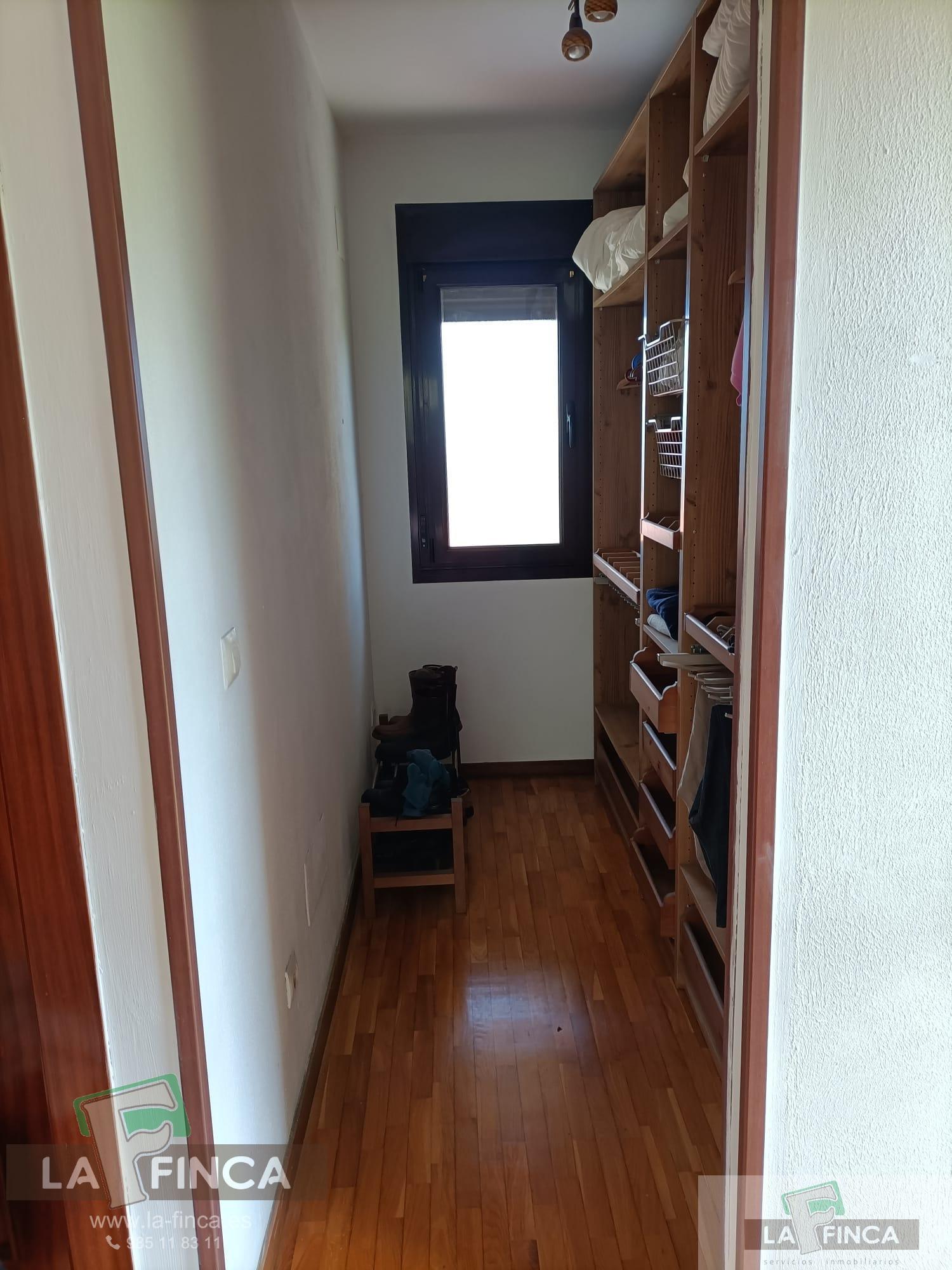 For sale of chalet in Oviedo